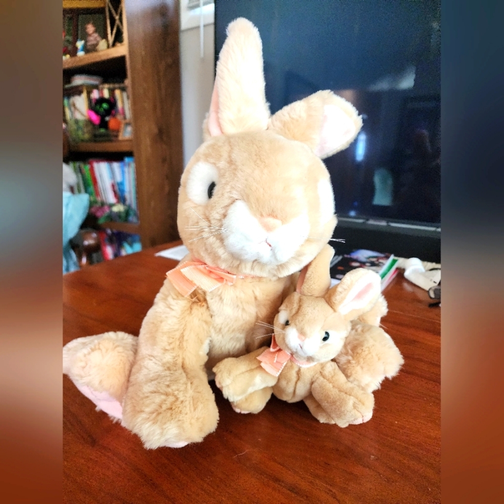 EUC Russ Apricot Mama Rabbit and Baby Bunny Easter
